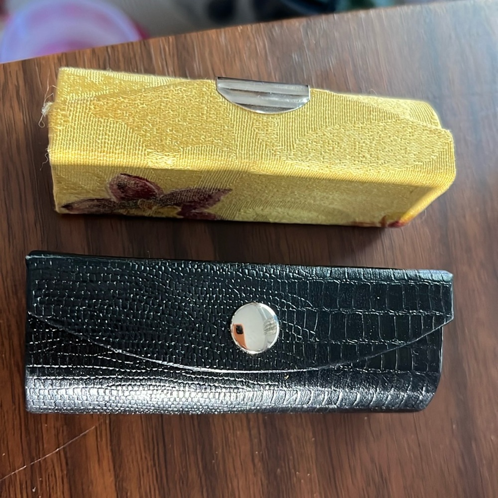 2 lipstick cases